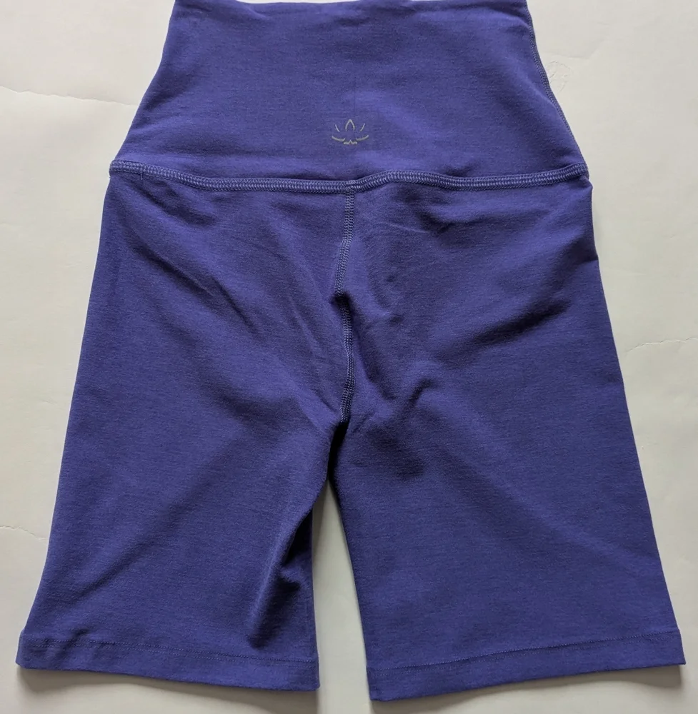 High Waisted Beyond Yoga Biker Shorts - Medium - Ultra Violet 💜 - Picture 2 of 5